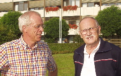 Harald und Manfred vor der Herzklinik in Bad Oeynhausen 2004 